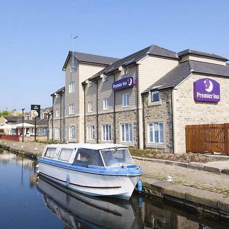 Premier Inn Huddersfield Central Eksteriør billede