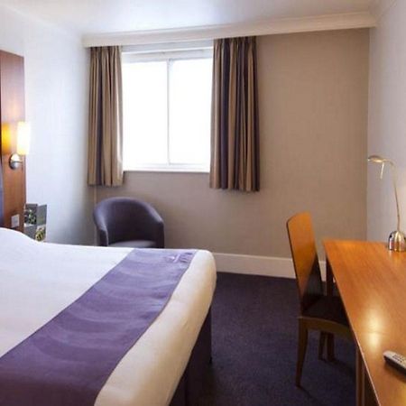 Premier Inn Huddersfield Central Eksteriør billede