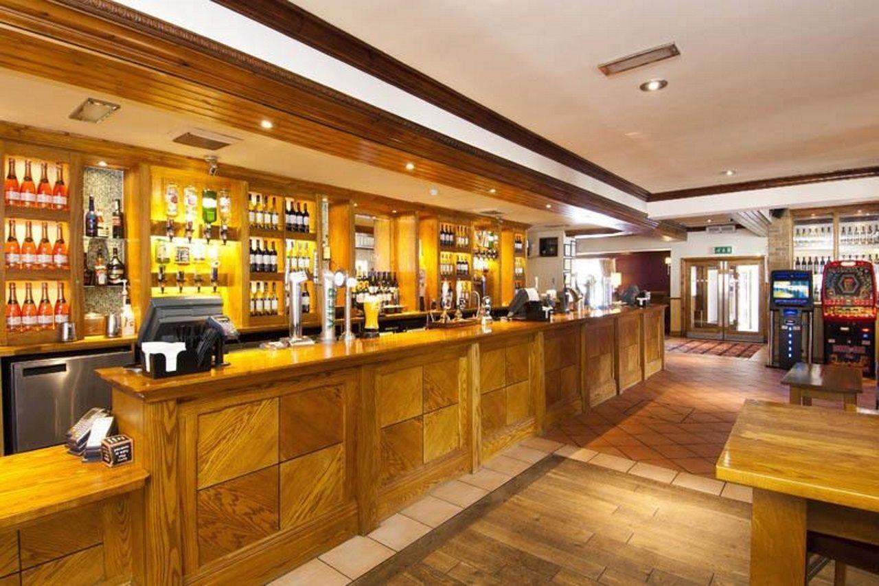 Premier Inn Huddersfield Central Eksteriør billede