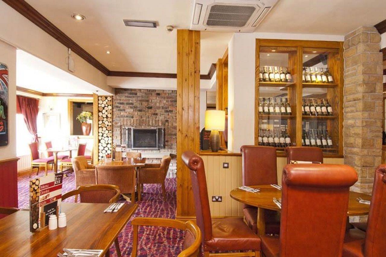 Premier Inn Huddersfield Central Eksteriør billede