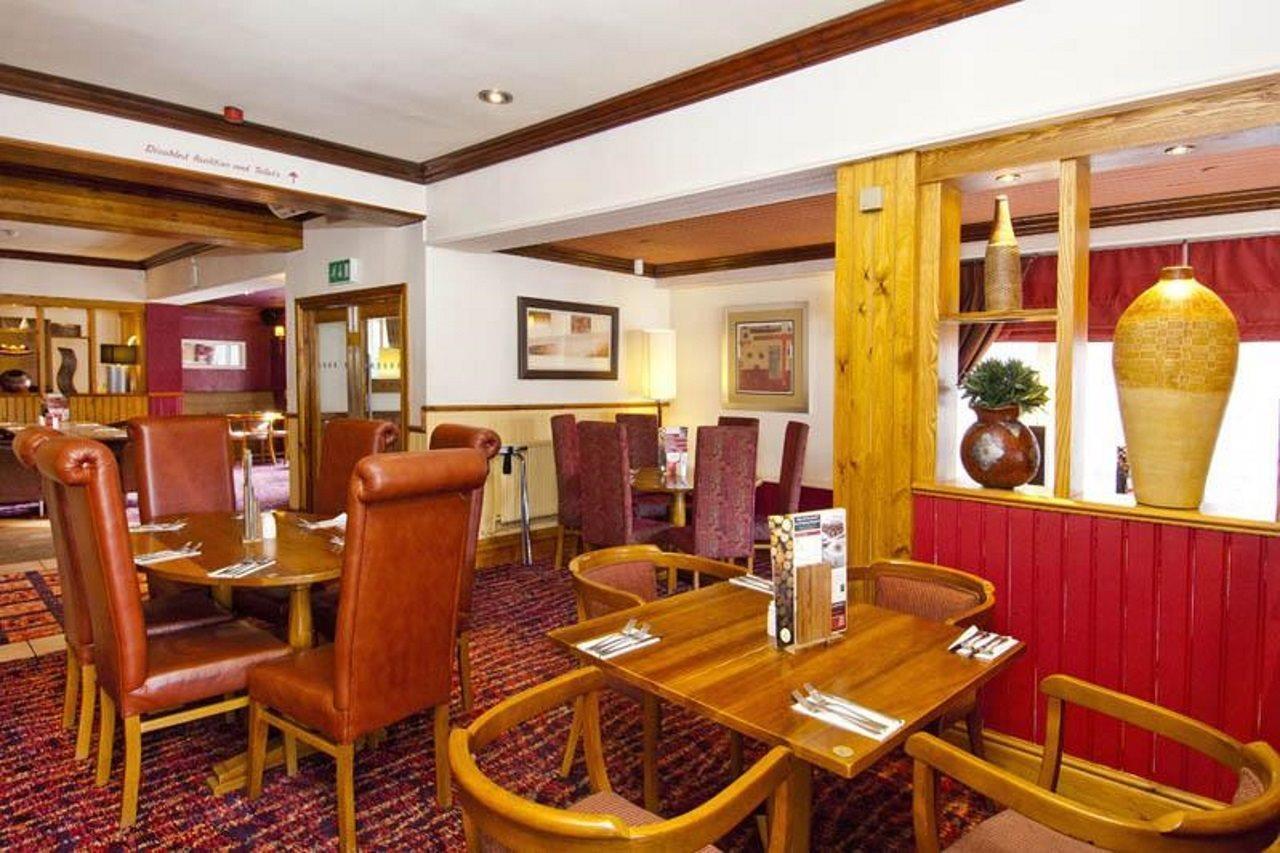 Premier Inn Huddersfield Central Eksteriør billede