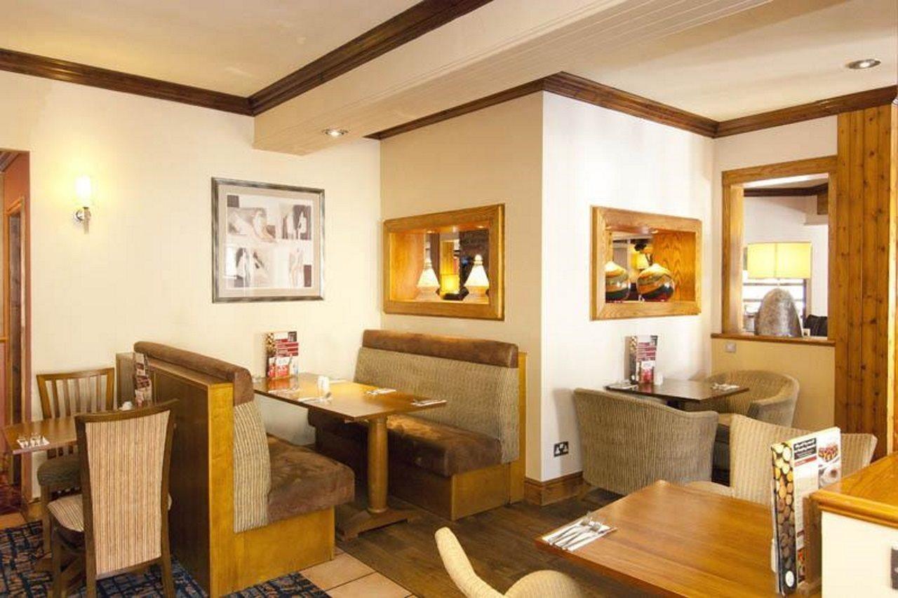 Premier Inn Huddersfield Central Eksteriør billede