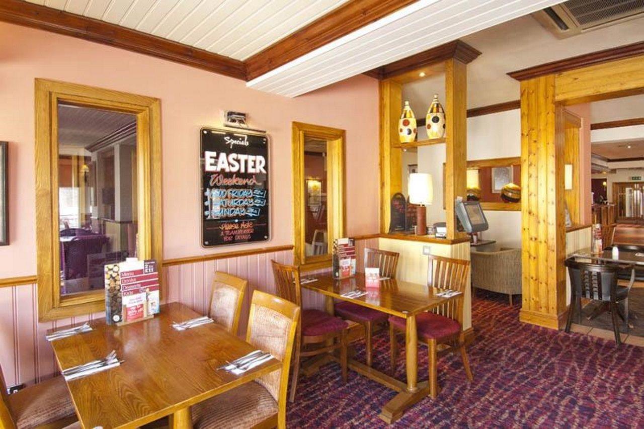 Premier Inn Huddersfield Central Eksteriør billede